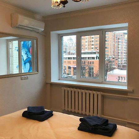 Sunny Apartment Overlooking The Royal Village Kiev Eksteriør bilde