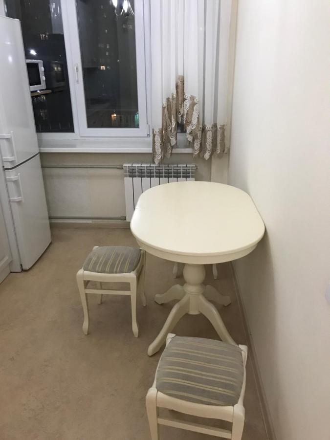 Sunny Apartment Overlooking The Royal Village Kiev Eksteriør bilde