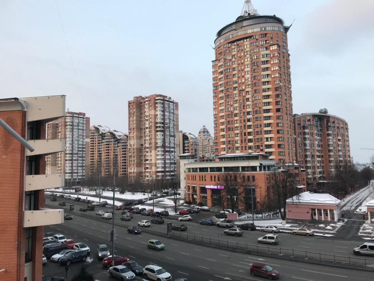 Sunny Apartment Overlooking The Royal Village Kiev Eksteriør bilde