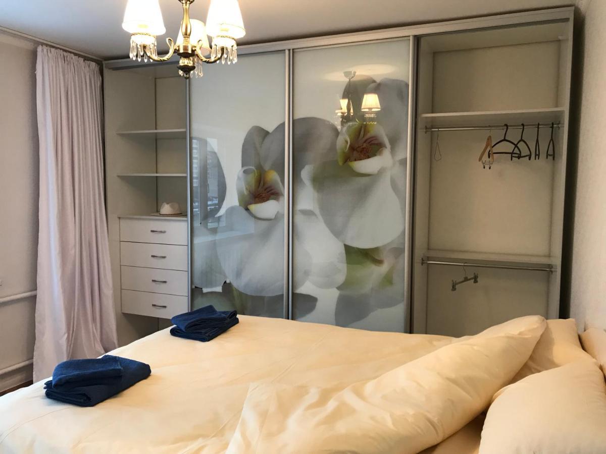 Sunny Apartment Overlooking The Royal Village Kiev Eksteriør bilde