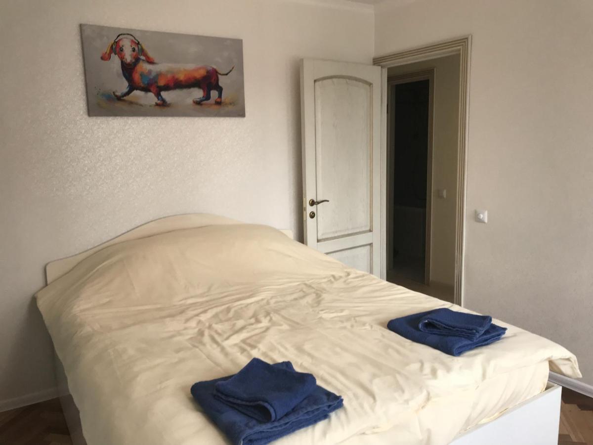 Sunny Apartment Overlooking The Royal Village Kiev Eksteriør bilde